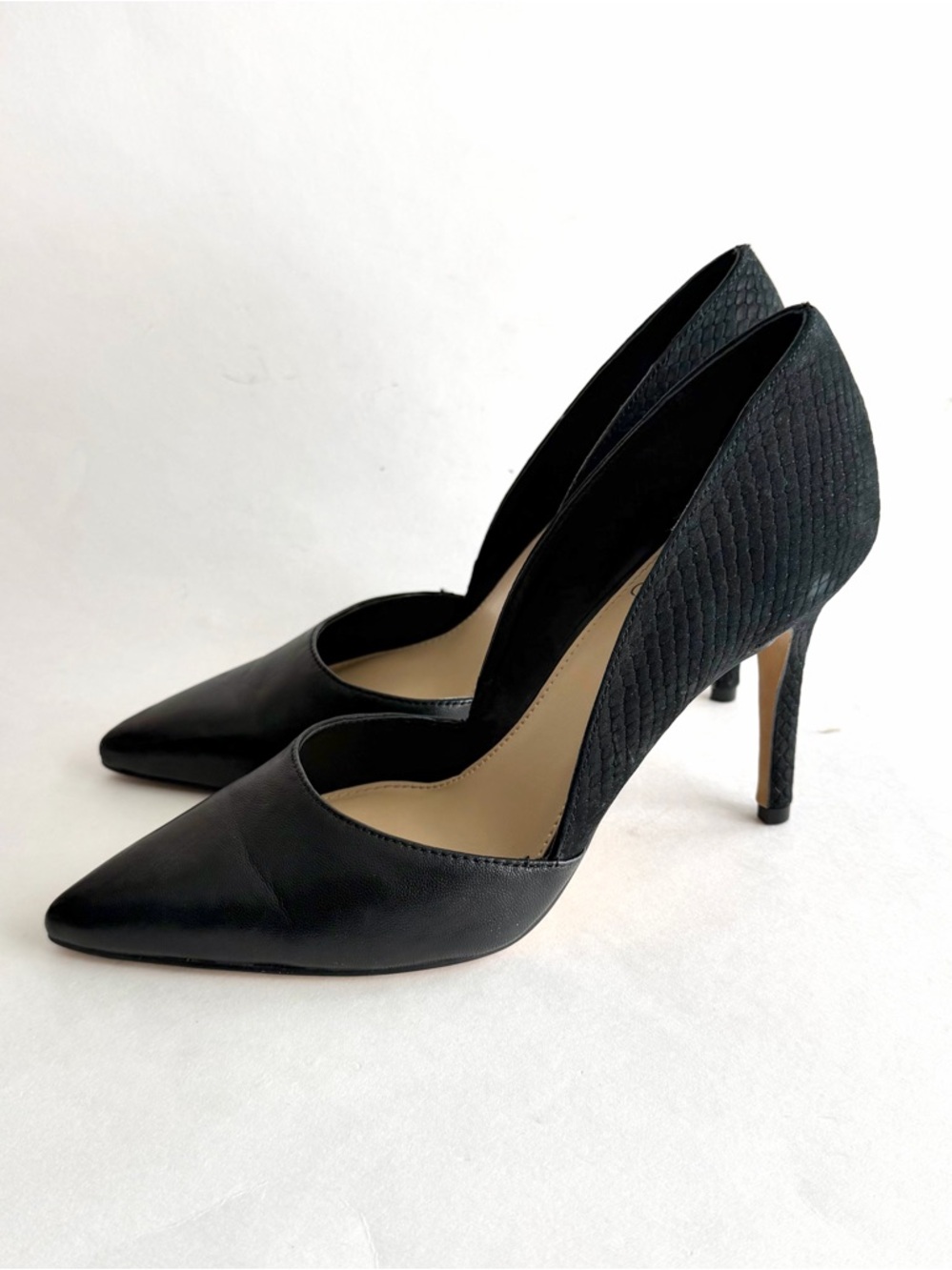 Vince Camuto Black Leather Pointed Toe Pump Heels Size 7